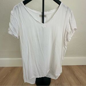 Alexander Jordan White V-Neck Short Sleeve Tee. Size Large